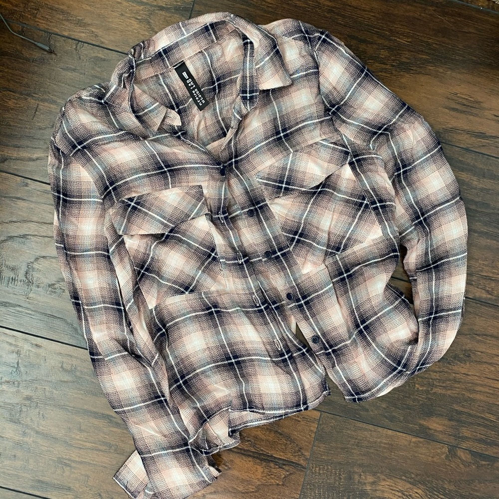 Design Lab Flannel w/ open back!
